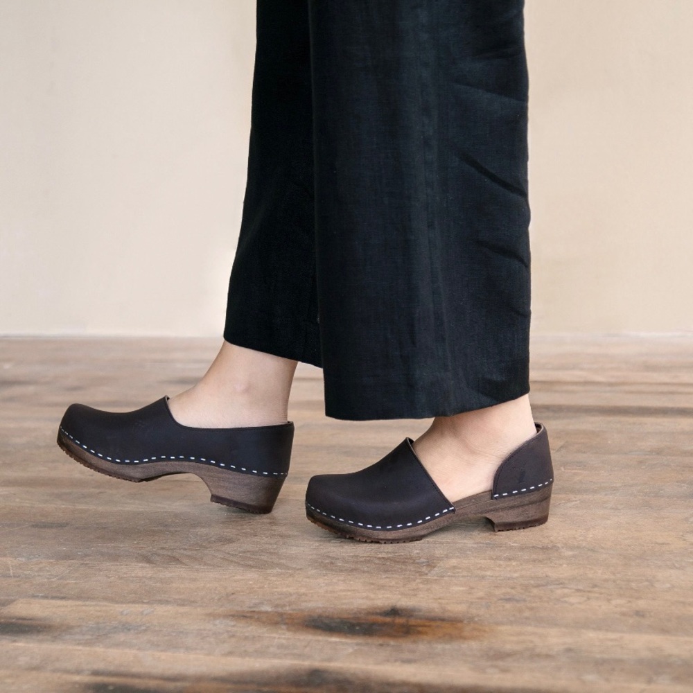 Sandgrens Brett Low Clogs Black Nubuck Leather Dark Wooden Base Size 39EU